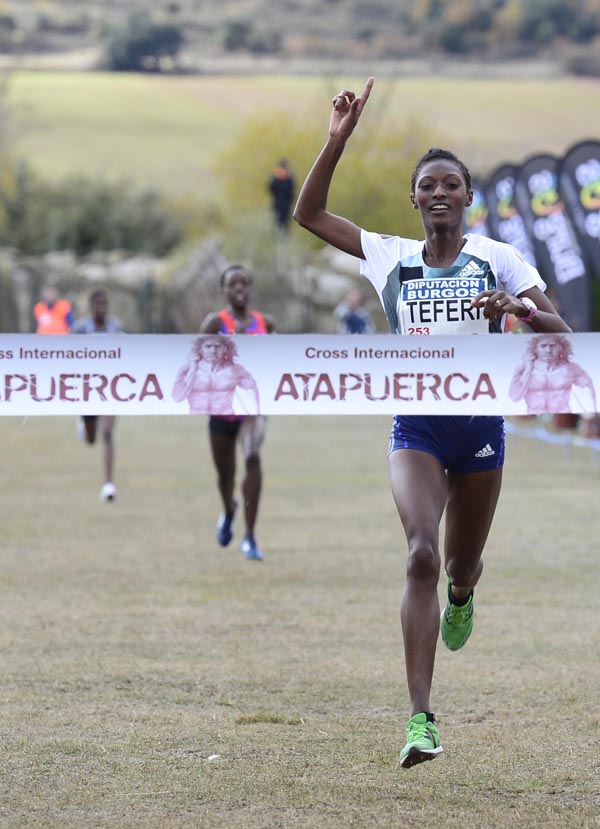 llegando a meta la campeona