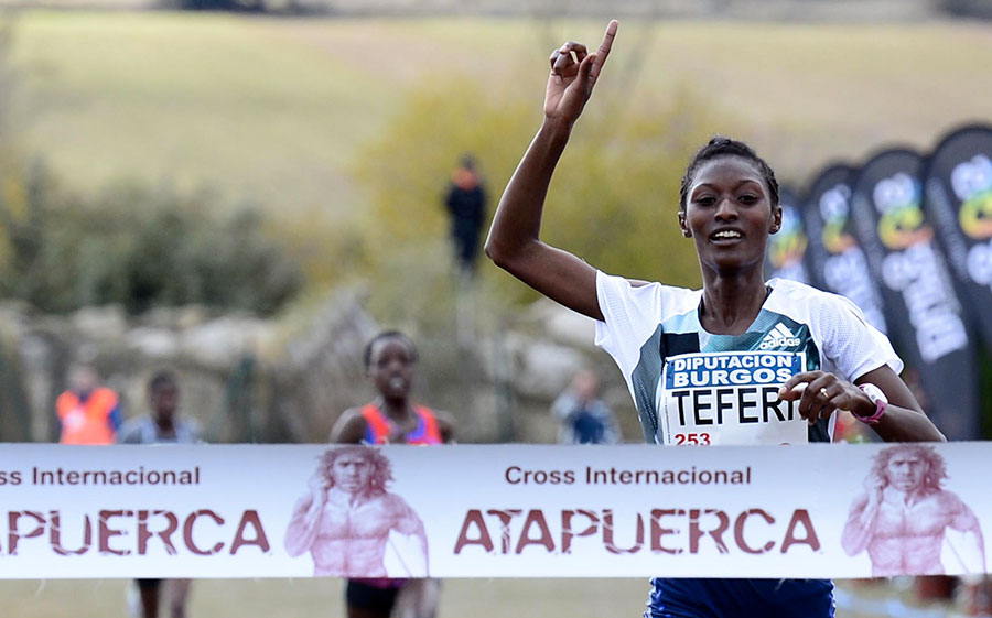 Teferi entrando en meta la pasada edición