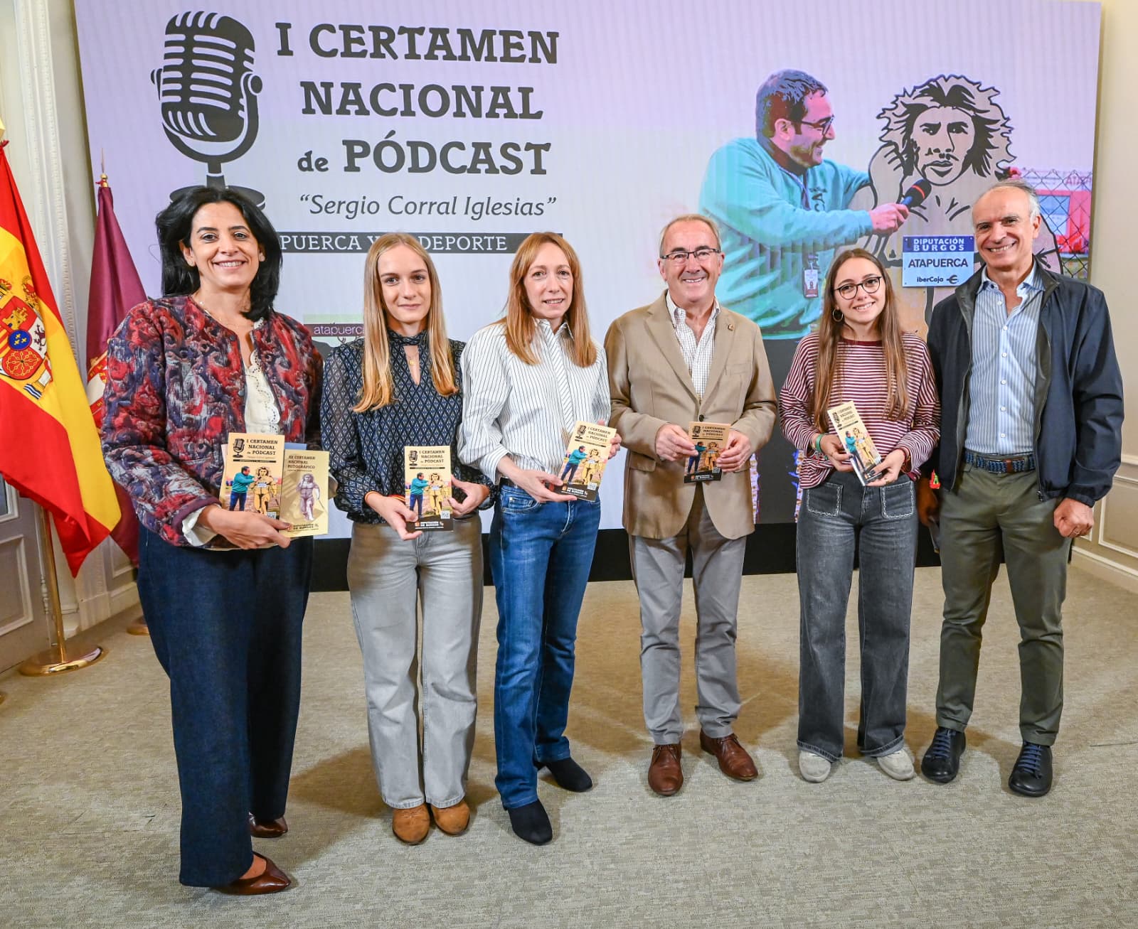 Los organizadores del certamen junto a la esposa y las hijas del recientemente fallecido Sergio Corral Iglesias.